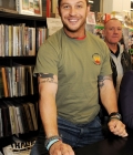 Filename=BlagMagazineSigning002.jpg
Filesize=1555KiB
Dimensions=1340x2048
Date added=Nov 19, 2012 BlagMagazineSigning002.jpg