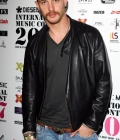 Filename=DieselUMusicAwards001.jpg
Filesize=1299KiB
Dimensions=1252x2048
Date added=Aug 20, 2012 DieselUMusicAwards001.jpg