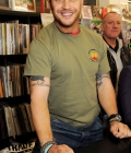 Filename=BlagMagazineSigning022.jpg
Filesize=1461KiB
Dimensions=1247x2048
Date added=Nov 19, 2012 BlagMagazineSigning022.jpg